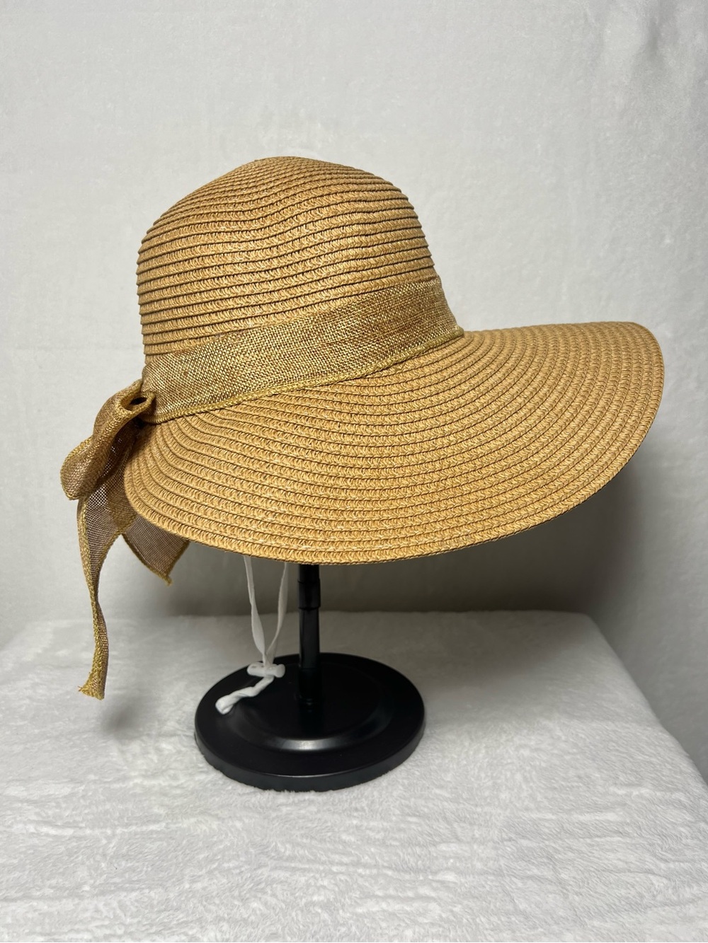 NWOT Tan Beige Wide Brim Straw Sun Hat with Bow and Chin Cord